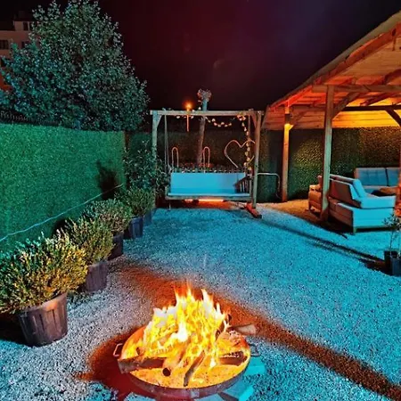 Charming Bungalow With Shared Garden Near Beach In Cinarcik, Yalova