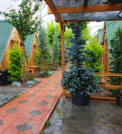 Charming Bungalow With Shared Garden Near Beach In Cinarcik, Yalova *