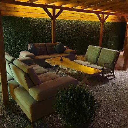 Charming Bungalow With Shared Garden Near Beach In Cinarcik, Yalova Yalova (Yalova)