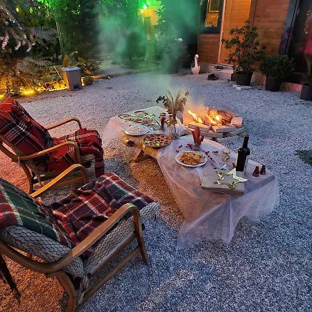 Charming Bungalow With Shared Garden Near Beach In Cinarcik, Yalova